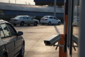 PARKcontrol24 im Einsatz: Wie intelligente Kamerasysteme private Parkflächen schützen